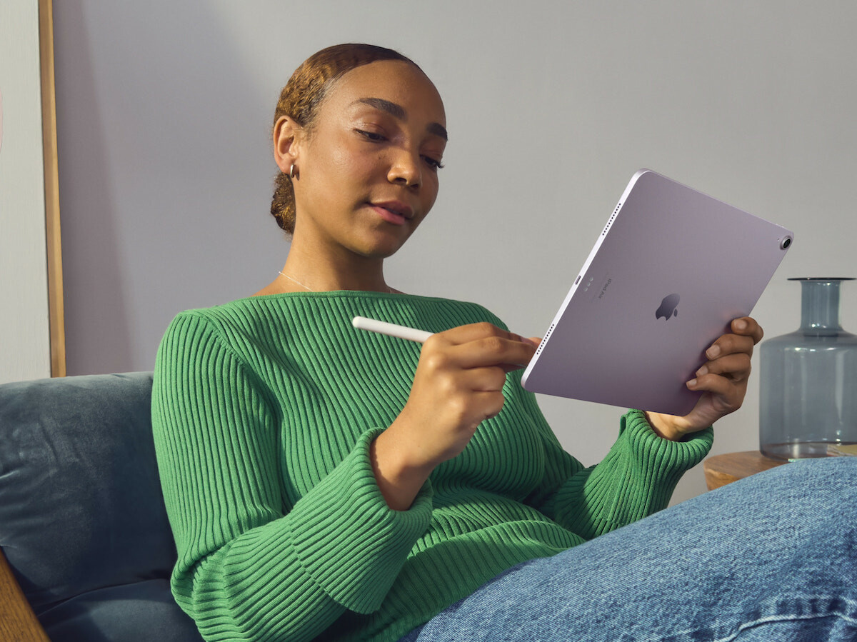 Apple iPad Air 11-inch and 13-inch 2024 with the M2 chip has a new landscape front camera