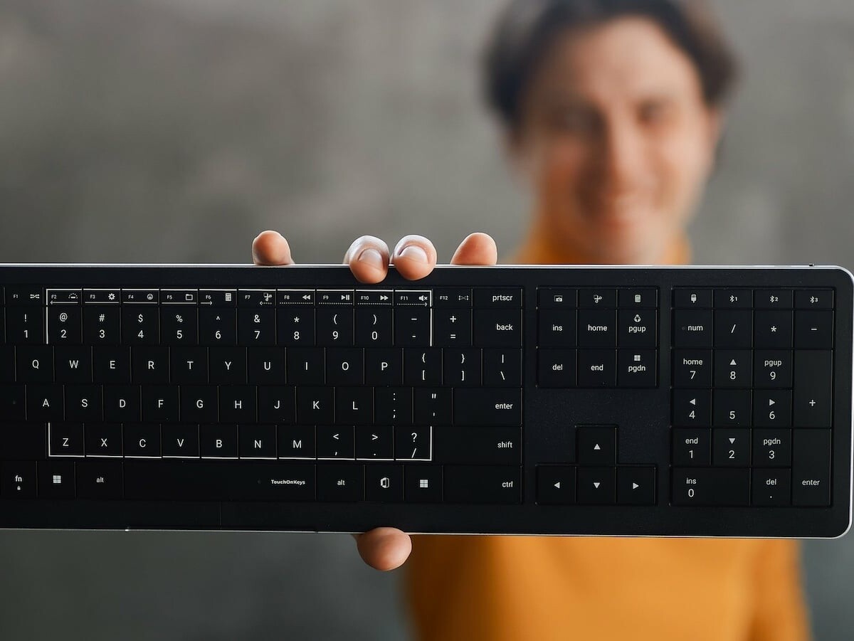 Clevetura CLVX 1 productivity keyboard is gesture-controlled for better productivity