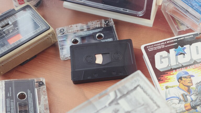 CaseStudi Flashtape wireless magnetic PD power bank looks like a retro cassette tape