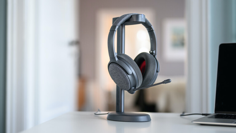 ONANOFF Fokus+ wireless Hybrid ANC headset also comes with a Wireless Charge Stand