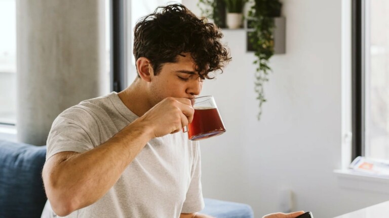 Pure Over Brew Kit glass coffee maker has a built-in filter for a pure, clean taste