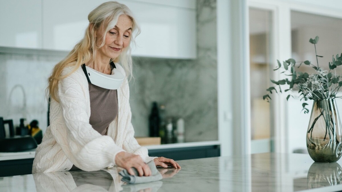 This wearable air purifier gives instant allergy relief in any indoor space