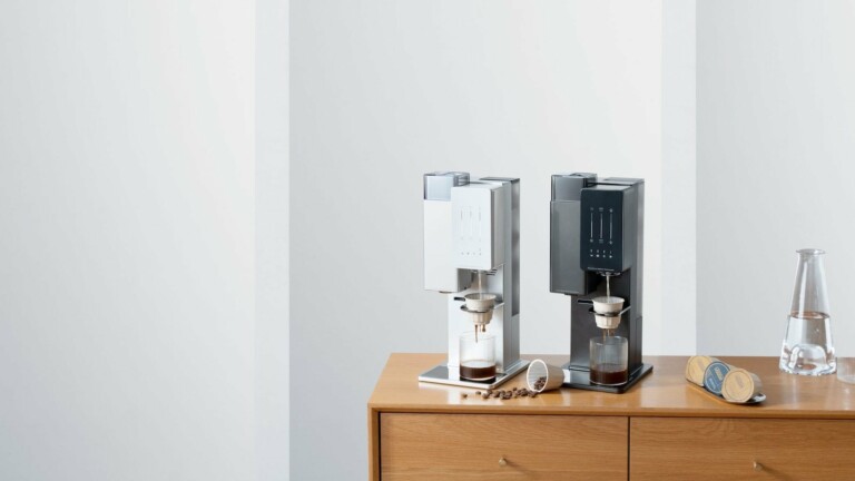 xBloom specialty smart coffee machine mirrors the artistry of barista pouring methods